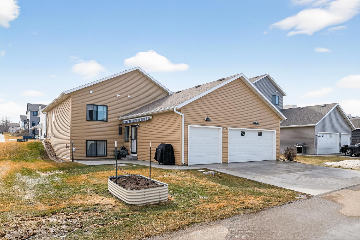 5207 56th Street Northwest Rochester, MN 55901 - Photo 3 of 43