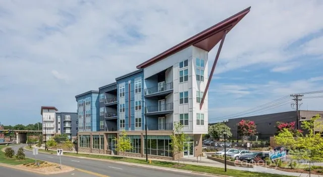 $1,895 | 606 North Carolina Music Factory Boulevard, Unit B3, Charlotte, NC 28206