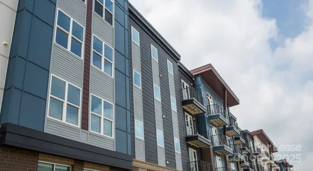 $1,895 | 606 North Carolina Music Factory Boulevard, Unit B3, Charlotte, NC 28206