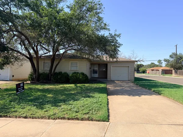 $1,095 | 2521 40th Street, Lubbock, TX 79413