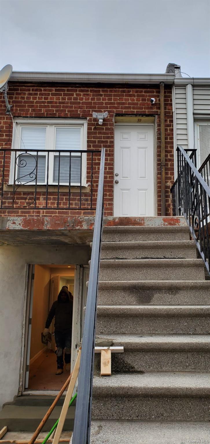 914 Duncan Street Bronx, NY 10469 - Photo 10 of 10 a view of entryway