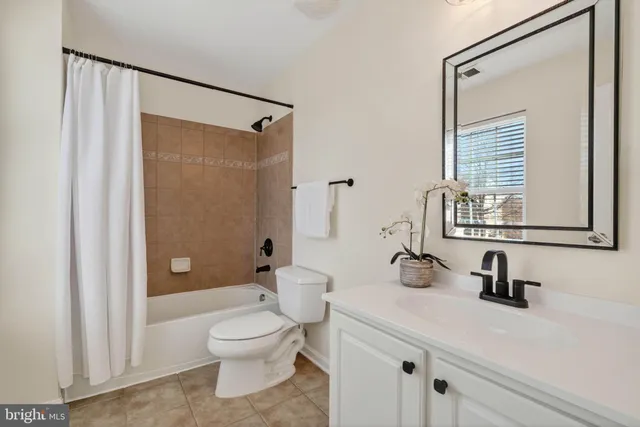 $659,900 | 3313 Lady Catherine Circle, Triangle, VA 22172