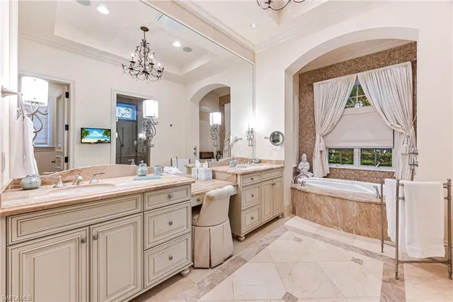 $9,750,000 | 2560 Half Moon Walk, Naples, FL 34102