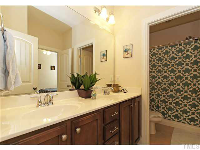 520 Powers Ferry Road Cary, NC 27519 - Photo 20 of 25 Jack-n-Jill bath