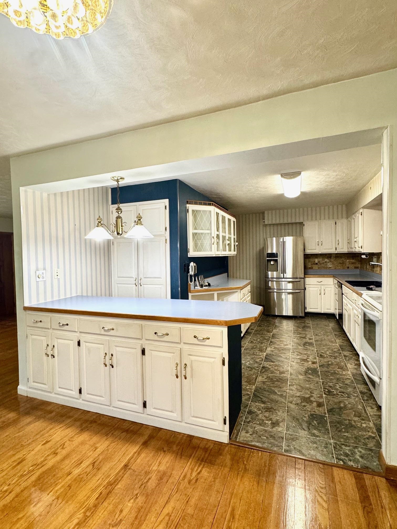 411 Wheatley Road Ashland, KY 41102 - Photo 8 of 26