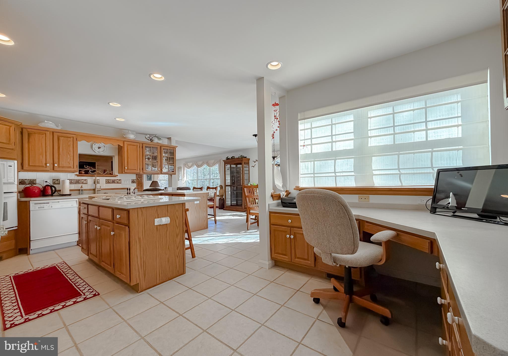 48712 Packer Court St. Inigoes, MD 20684 - Photo 12 of 55 Built In Desk