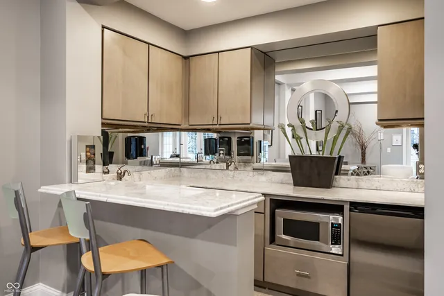 $249,900 | 355 East Ohio Street, Indianapolis, IN 46204