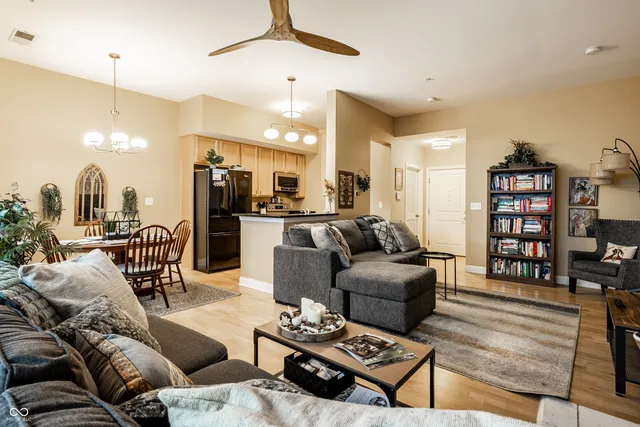 $249,900 | 355 East Ohio Street, Indianapolis, IN 46204