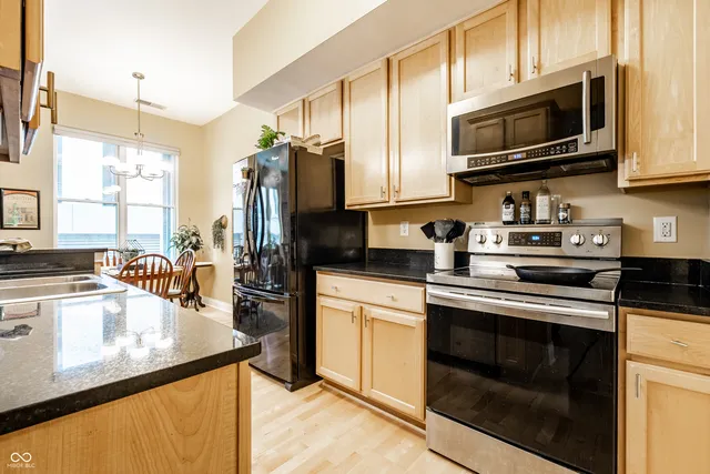 $249,900 | 355 East Ohio Street, Indianapolis, IN 46204