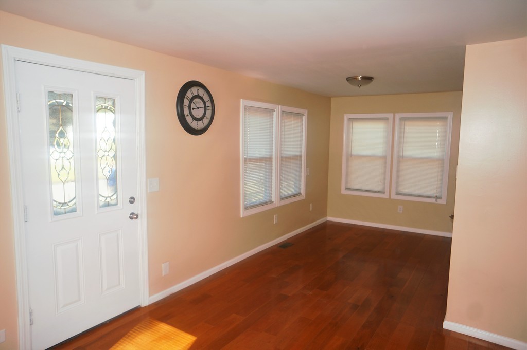 255 Laurelton Street Springfield, MA 01109 - Photo 9 of 24