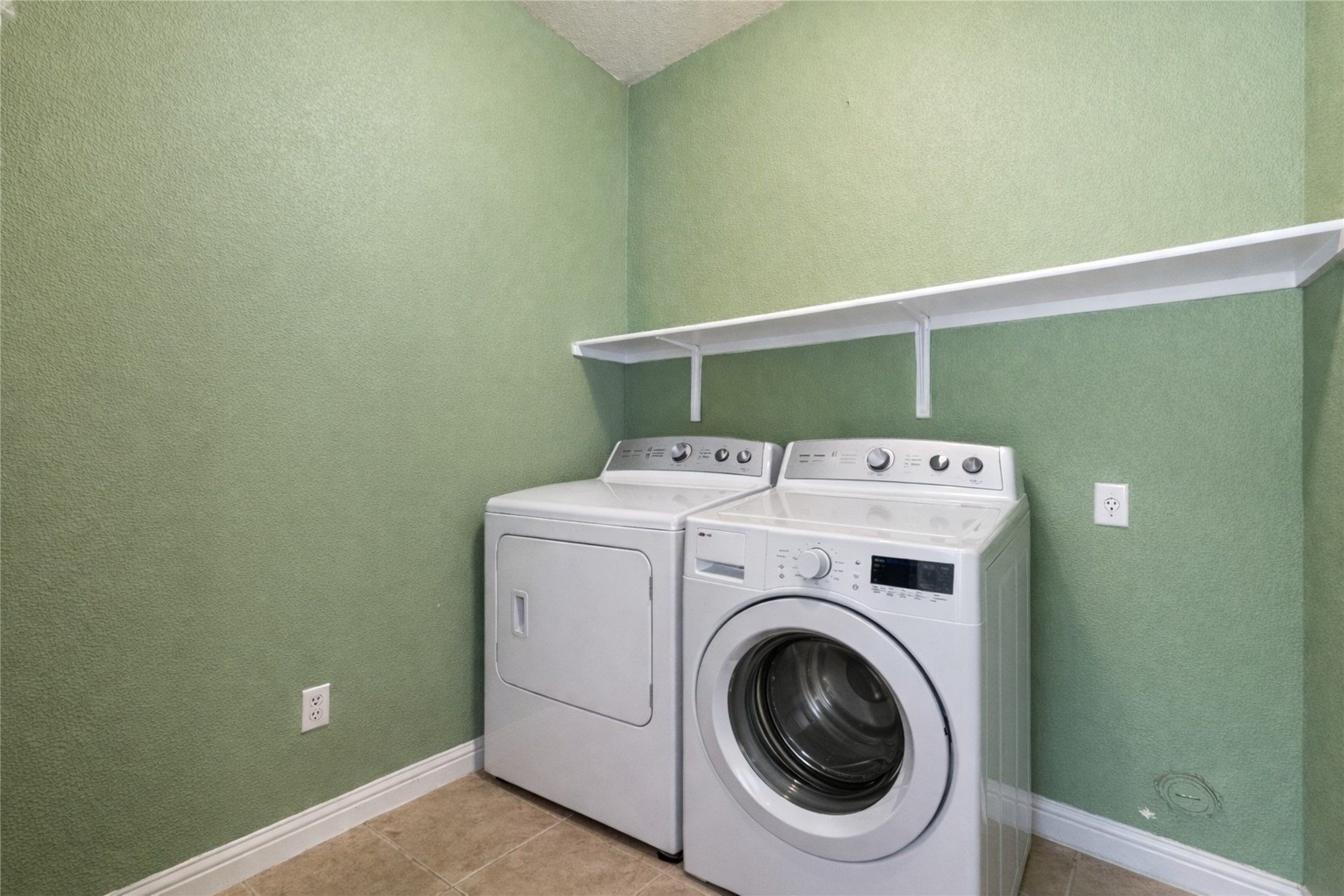1102 Canyon Maple Road Pflugerville, TX 78660 - Photo 13 of 21 a utility room with dryer and washer