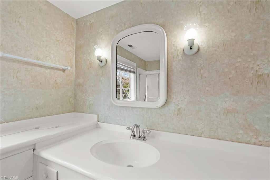 619 West Lexington Avenue High Point, NC 27262 - Photo 36 of 50