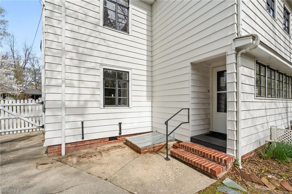 619 West Lexington Avenue High Point, NC 27262 - Photo 37 of 50