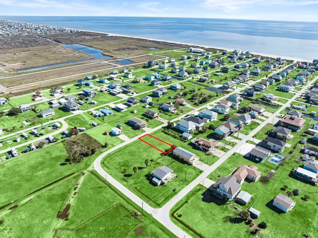 a view of yard with an ocean