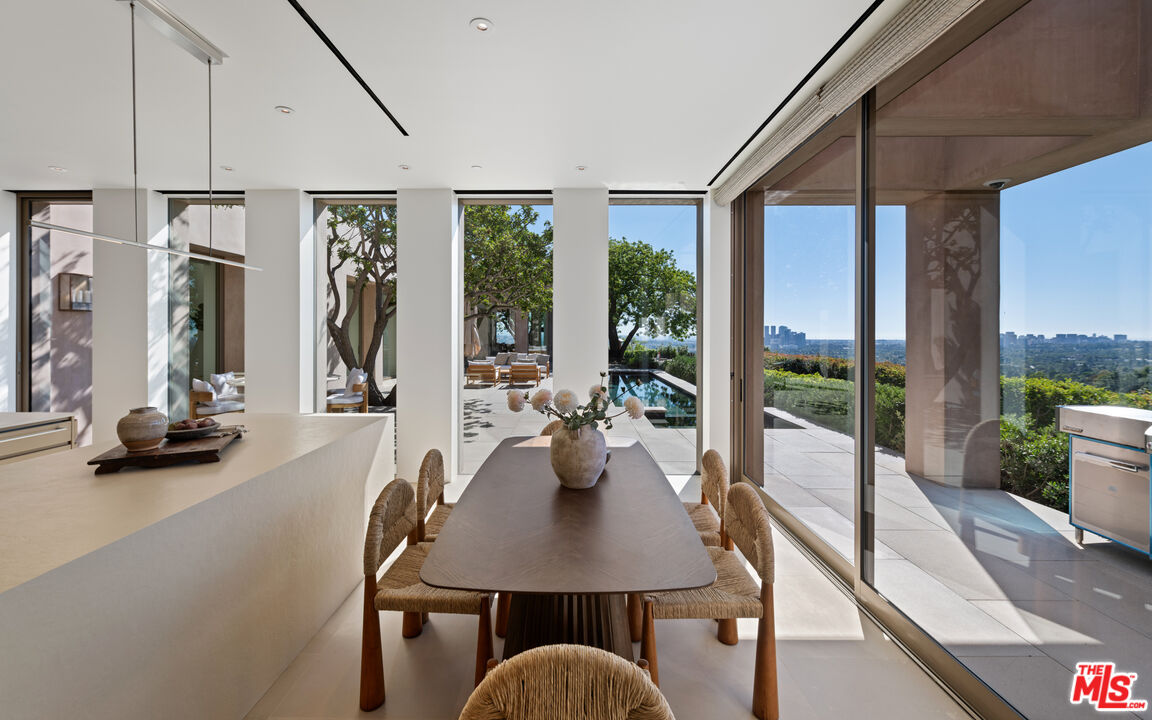 1016 North Hillcrest Road Beverly Hills, CA 90210 - Photo 13 of 35