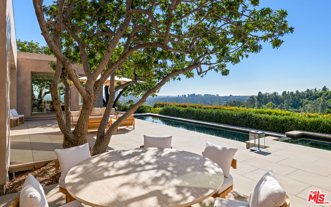1016 North Hillcrest Road Beverly Hills, CA 90210 - Photo 16 of 35