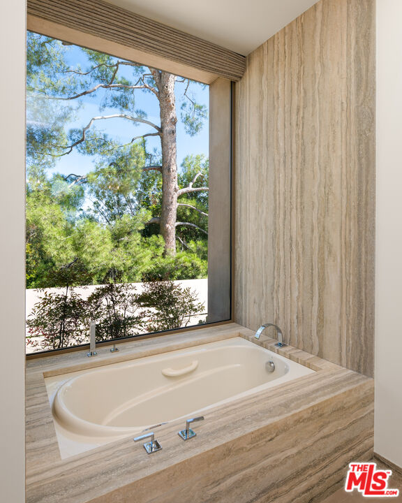 1016 North Hillcrest Road Beverly Hills, CA 90210 - Photo 25 of 35