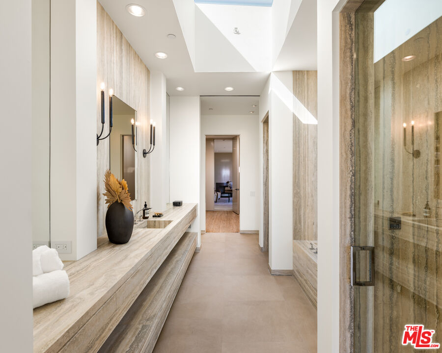 1016 North Hillcrest Road Beverly Hills, CA 90210 - Photo 26 of 35