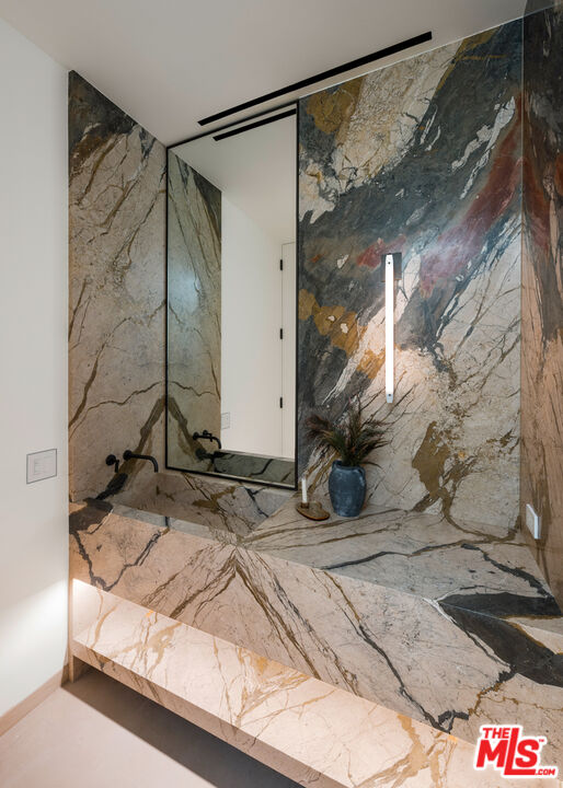 1016 North Hillcrest Road Beverly Hills, CA 90210 - Photo 29 of 35
