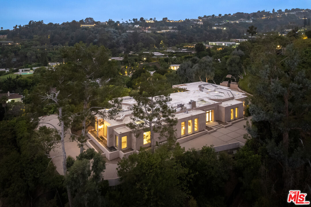 1016 North Hillcrest Road Beverly Hills, CA 90210 - Photo 3 of 35