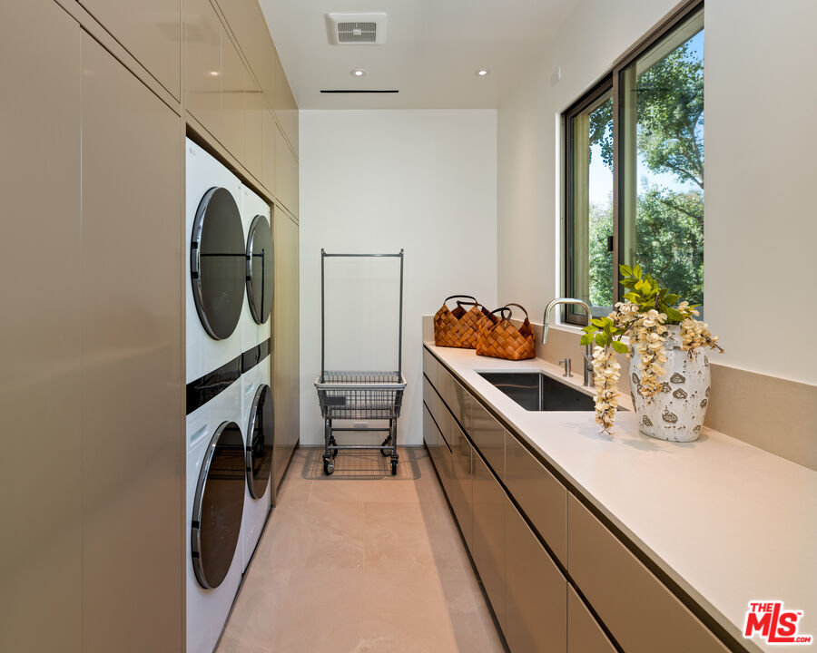 1016 North Hillcrest Road Beverly Hills, CA 90210 - Photo 34 of 35