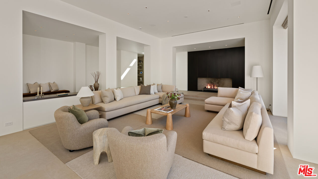 1016 North Hillcrest Road Beverly Hills, CA 90210 - Photo 7 of 35