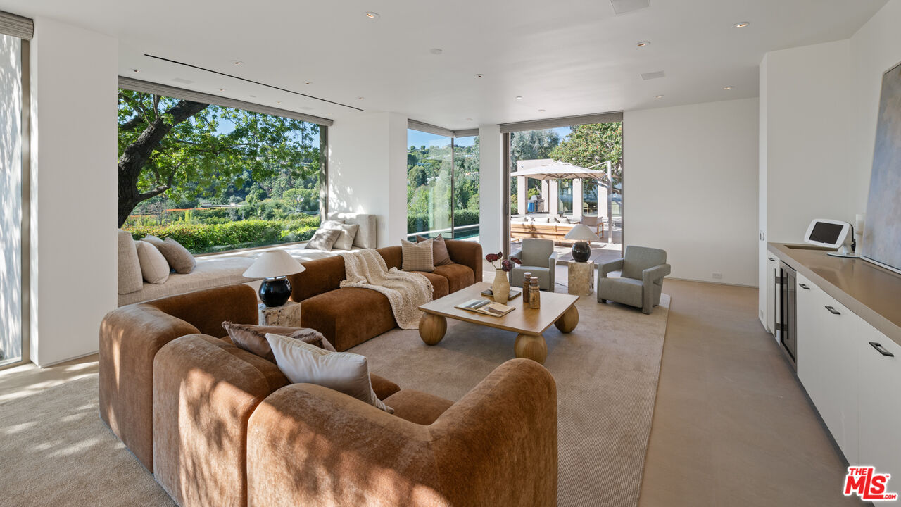 1016 North Hillcrest Road Beverly Hills, CA 90210 - Photo 9 of 35