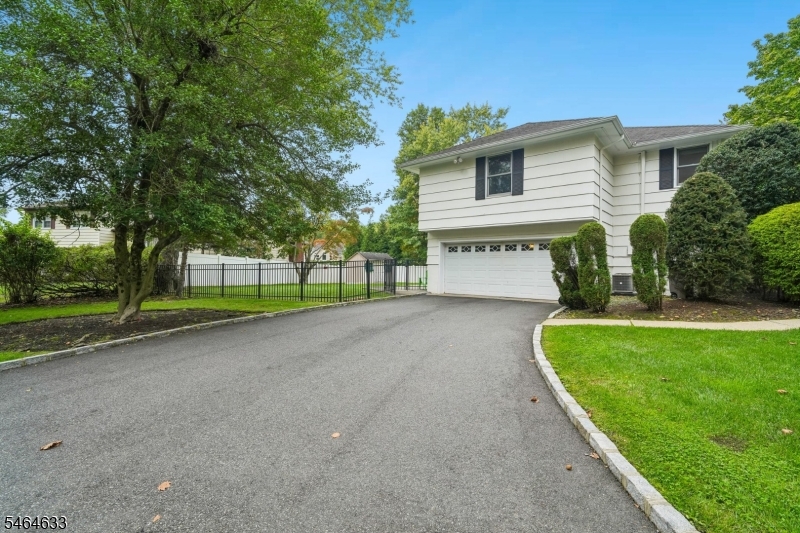 91 Ridge Drive Livingston, NJ 07039 - Photo 31 of 32 Gallery Image 31