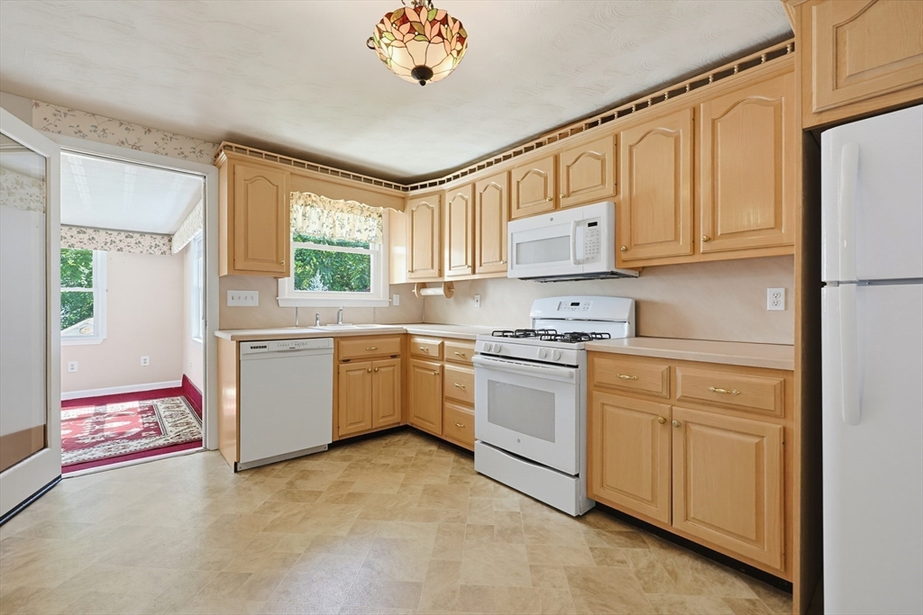 17 West Vanston Road Stoughton, MA 02072 - Photo 11 of 26