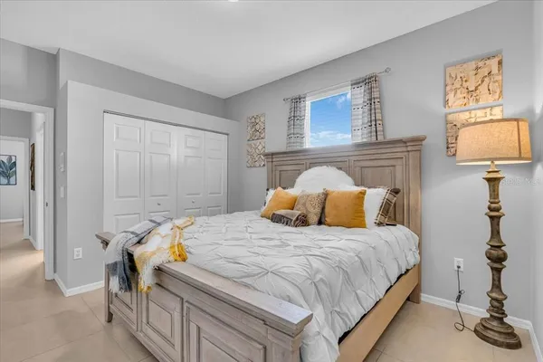 a bedroom that has a bed and a table in it