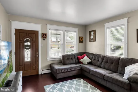 $300,000 | 511 Spruce Street, Delanco, NJ 08075