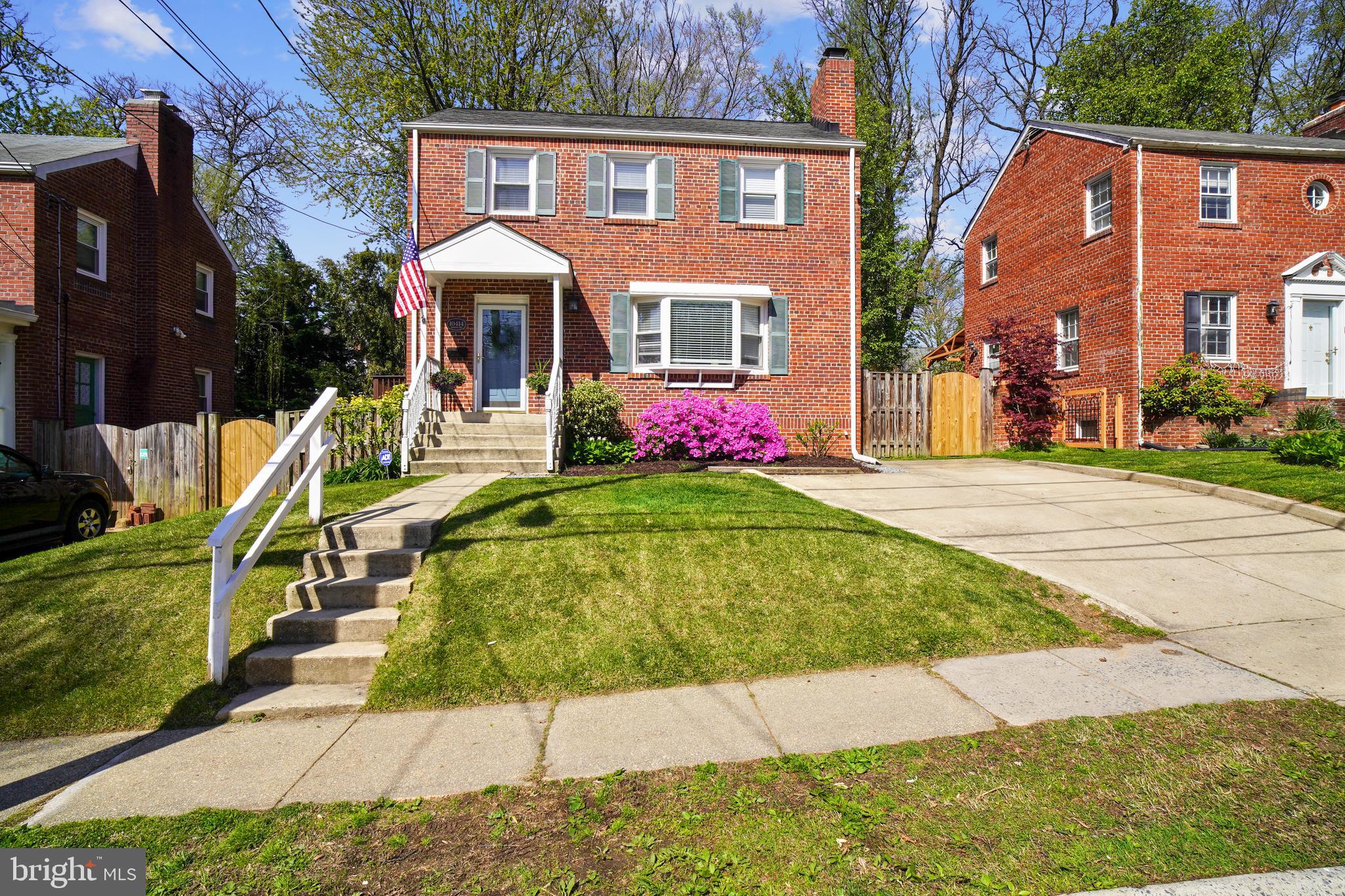 10414 Inwood Avenue Silver Spring, MD 20902 - Photo 3 of 44 Sidewalk lined street