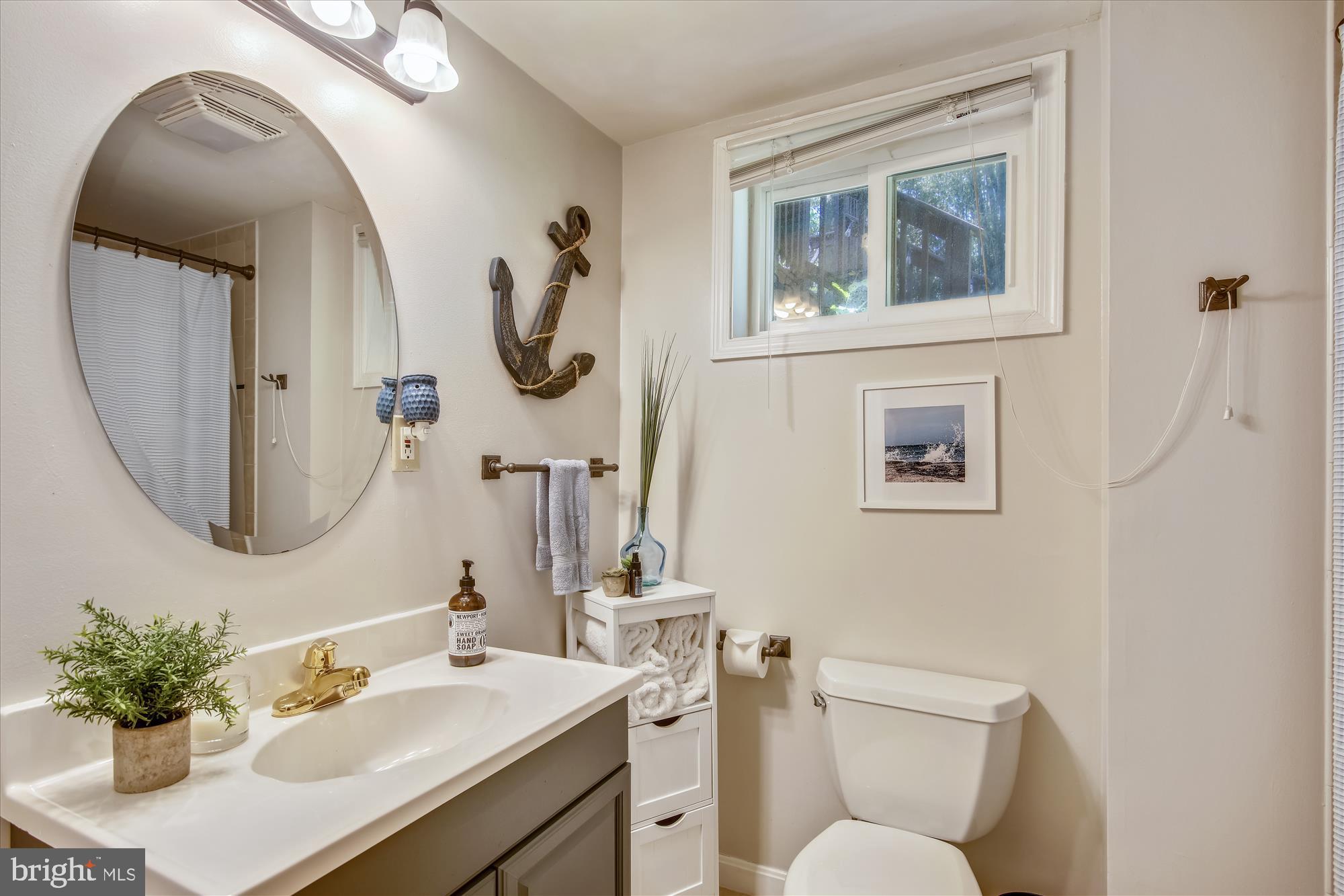 10414 Inwood Avenue Silver Spring, MD 20902 - Photo 34 of 44 Lower level full bath