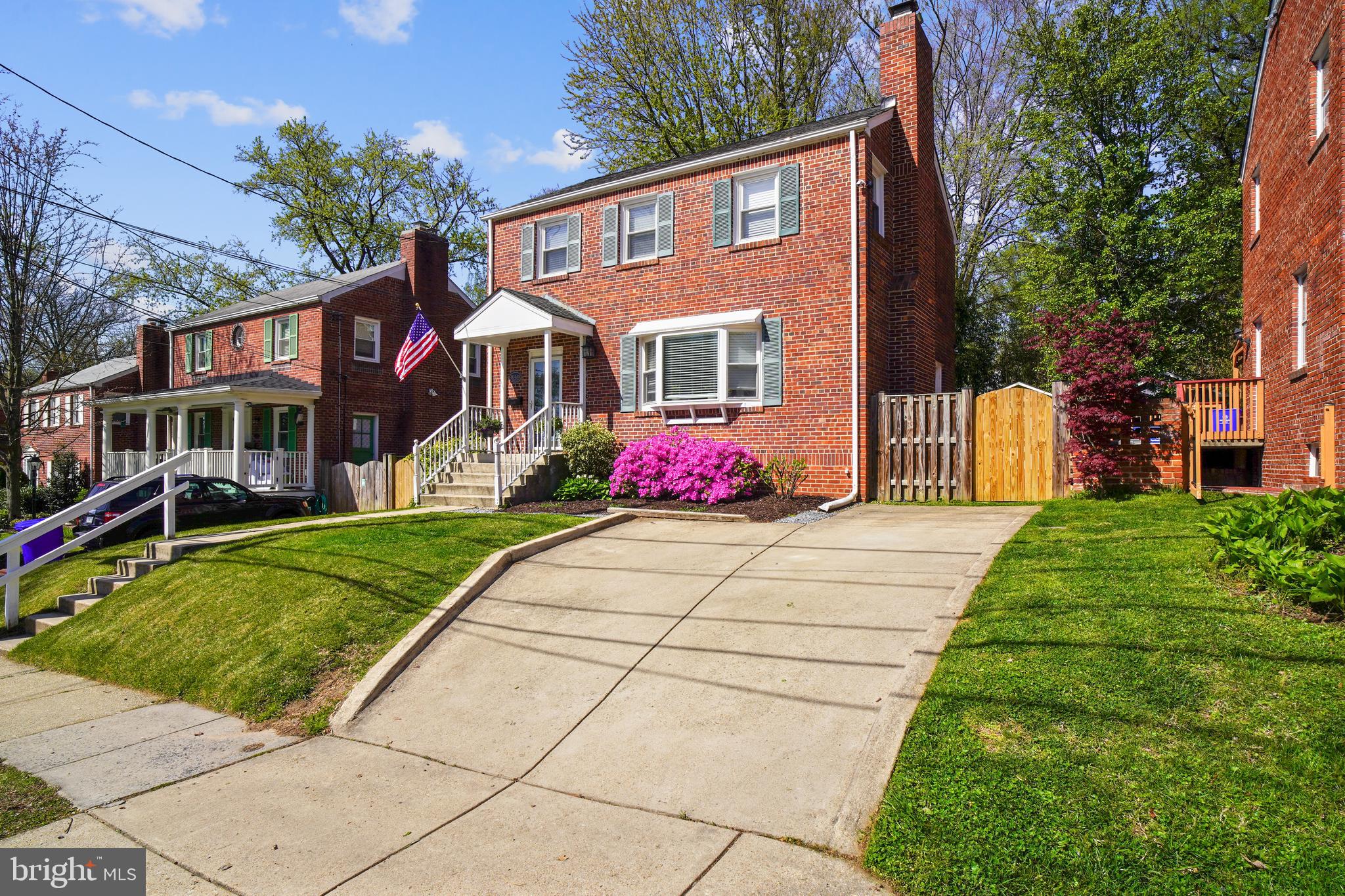 10414 Inwood Avenue Silver Spring, MD 20902 - Photo 4 of 44 Driveway parking