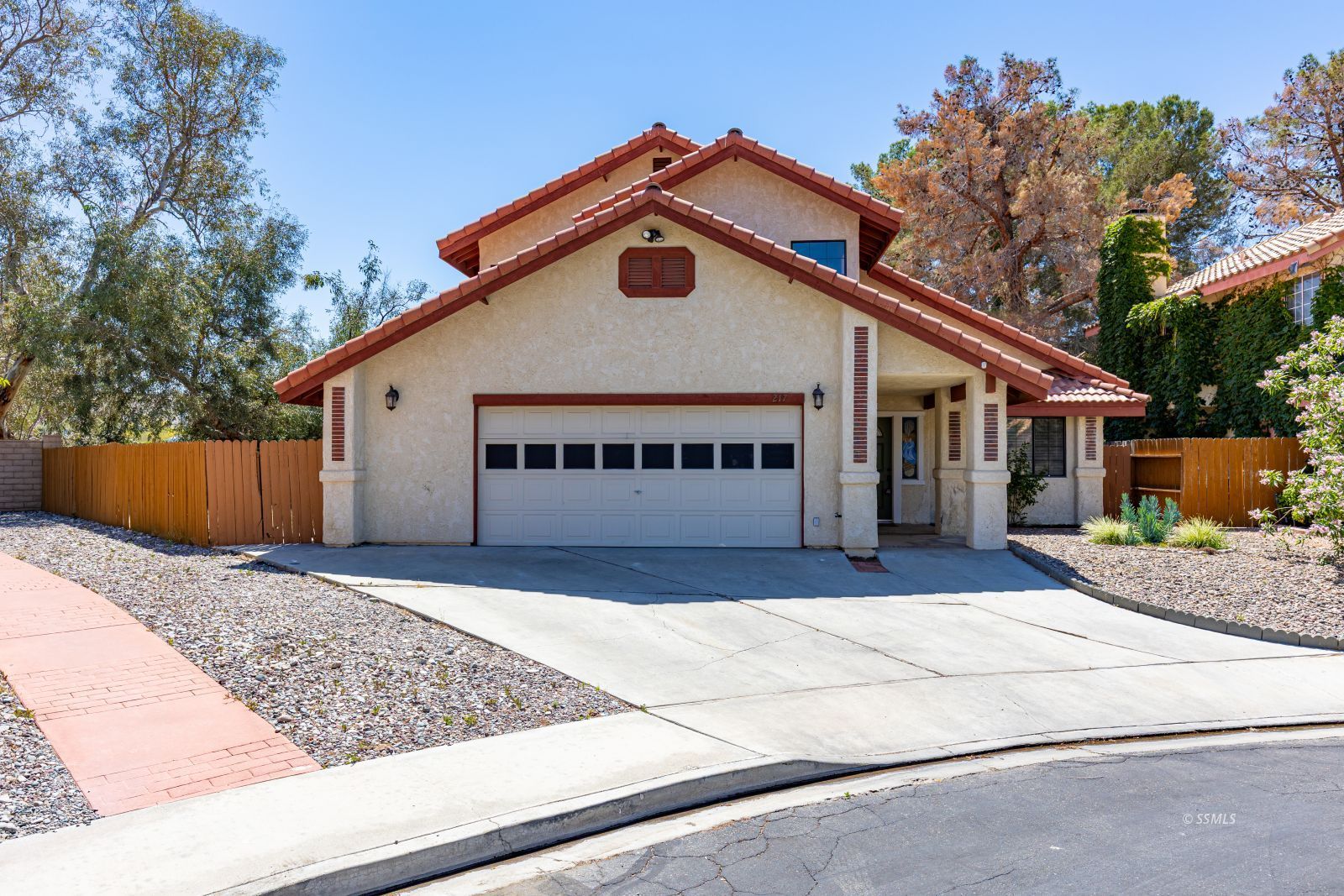 217 West Yellowstone Place Ridgecrest, CA 93555 - Photo 1 of 40