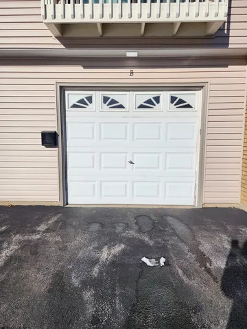 $2,100 | 123 Brewster Court, Unit B, Bloomingdale, IL 60108