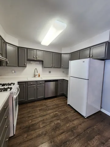 $2,100 | 123 Brewster Court, Unit B, Bloomingdale, IL 60108