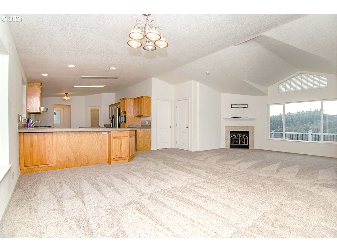 1285 Sunshine Road Roseburg, OR 97470 - Photo 3 of 32 Gallery Image 3