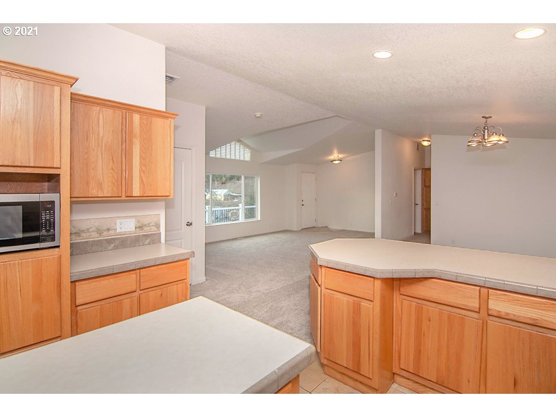 1285 Sunshine Road Roseburg, OR 97470 - Photo 8 of 32 Gallery Image 8
