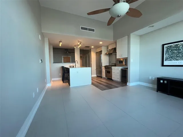 $2,000 | 1208 East Kennedy Boulevard, Unit 817, Tampa, FL 33602