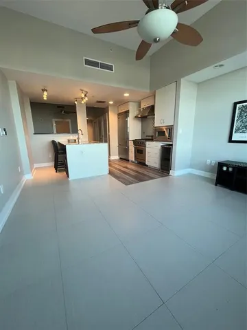 $2,000 | 1208 East Kennedy Boulevard, Unit 817, Tampa, FL 33602