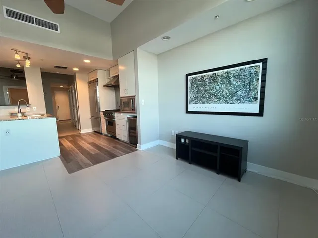 $2,000 | 1208 East Kennedy Boulevard, Unit 817, Tampa, FL 33602