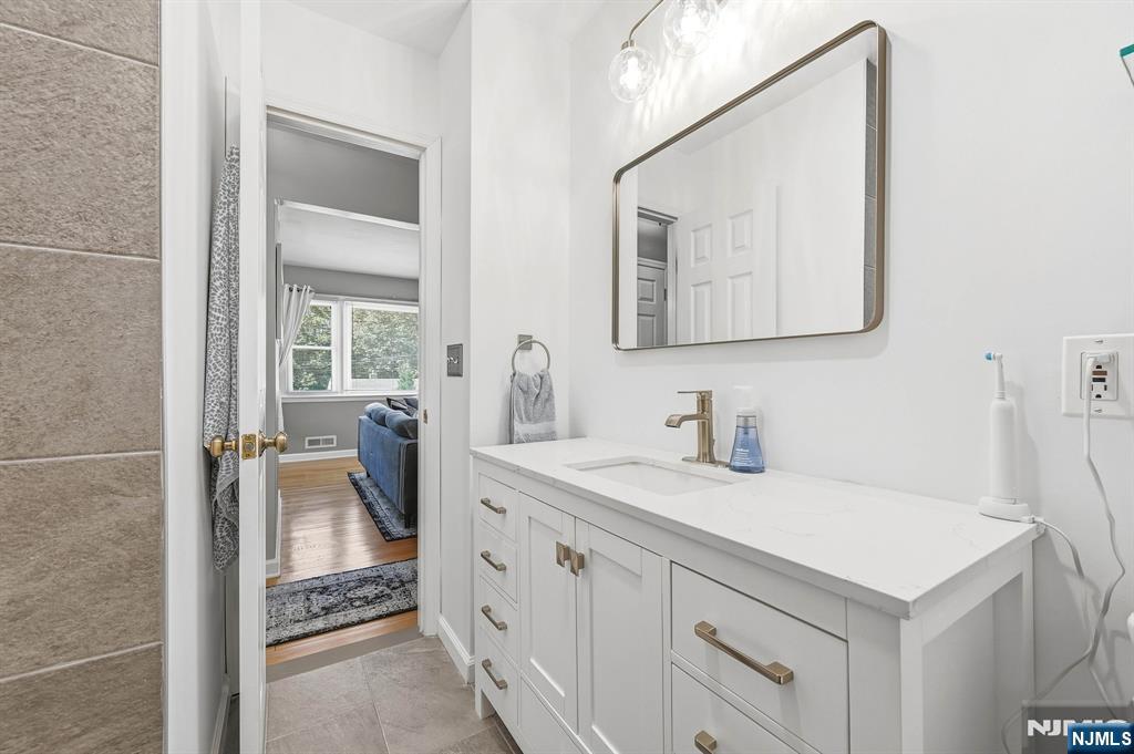 138 Rafkind Road Bloomingdale, NJ 07403 - Photo 14 of 40 Gallery Image 14