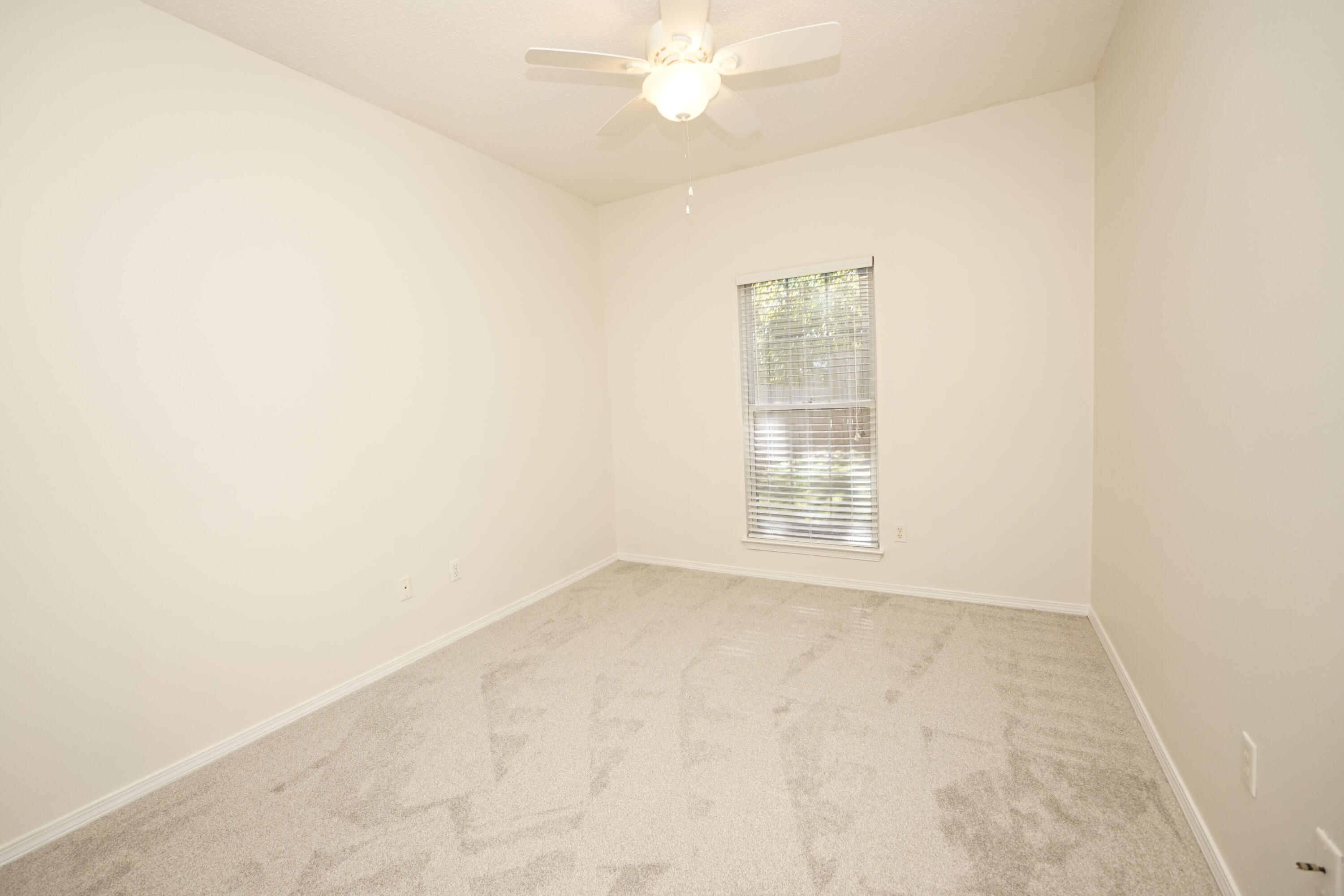 4505 Parkwood Square Niceville, FL 32578 - Photo 18 of 30 an empty room with a fan & a window