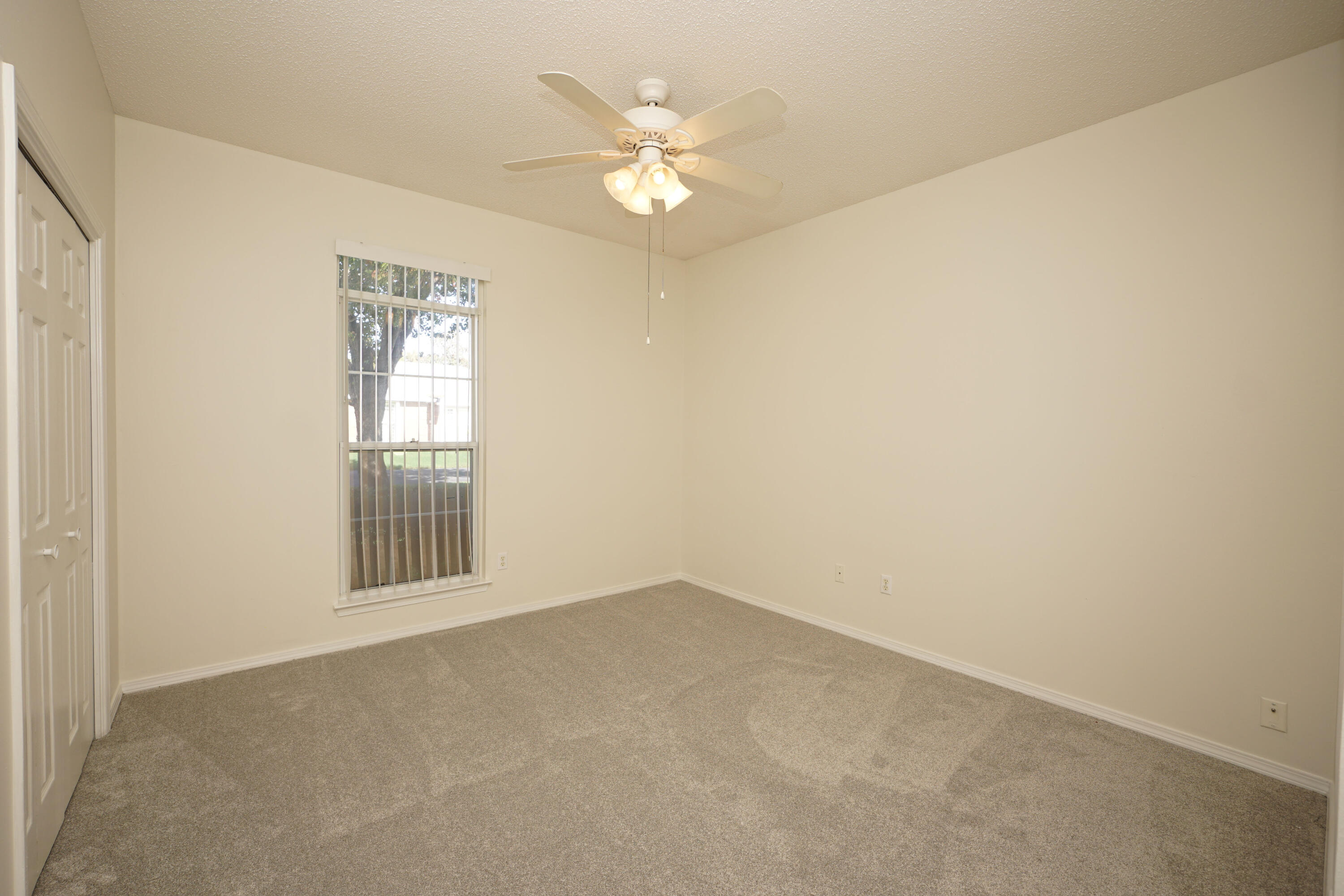 4505 Parkwood Square Niceville, FL 32578 - Photo 20 of 30 an empty room with windows and ceiling fan