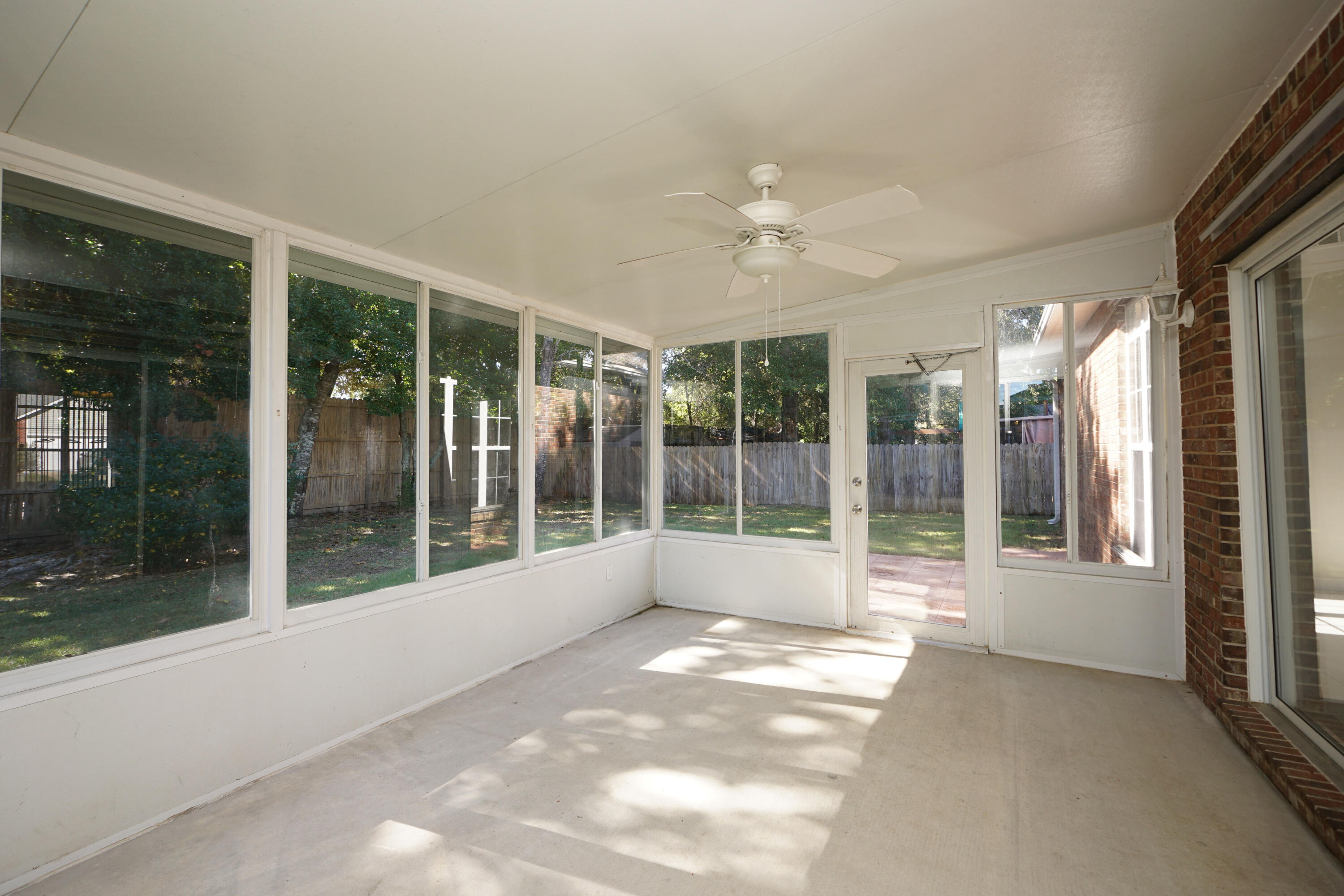 4505 Parkwood Square Niceville, FL 32578 - Photo 25 of 30 a view of room with window and a ceiling fan