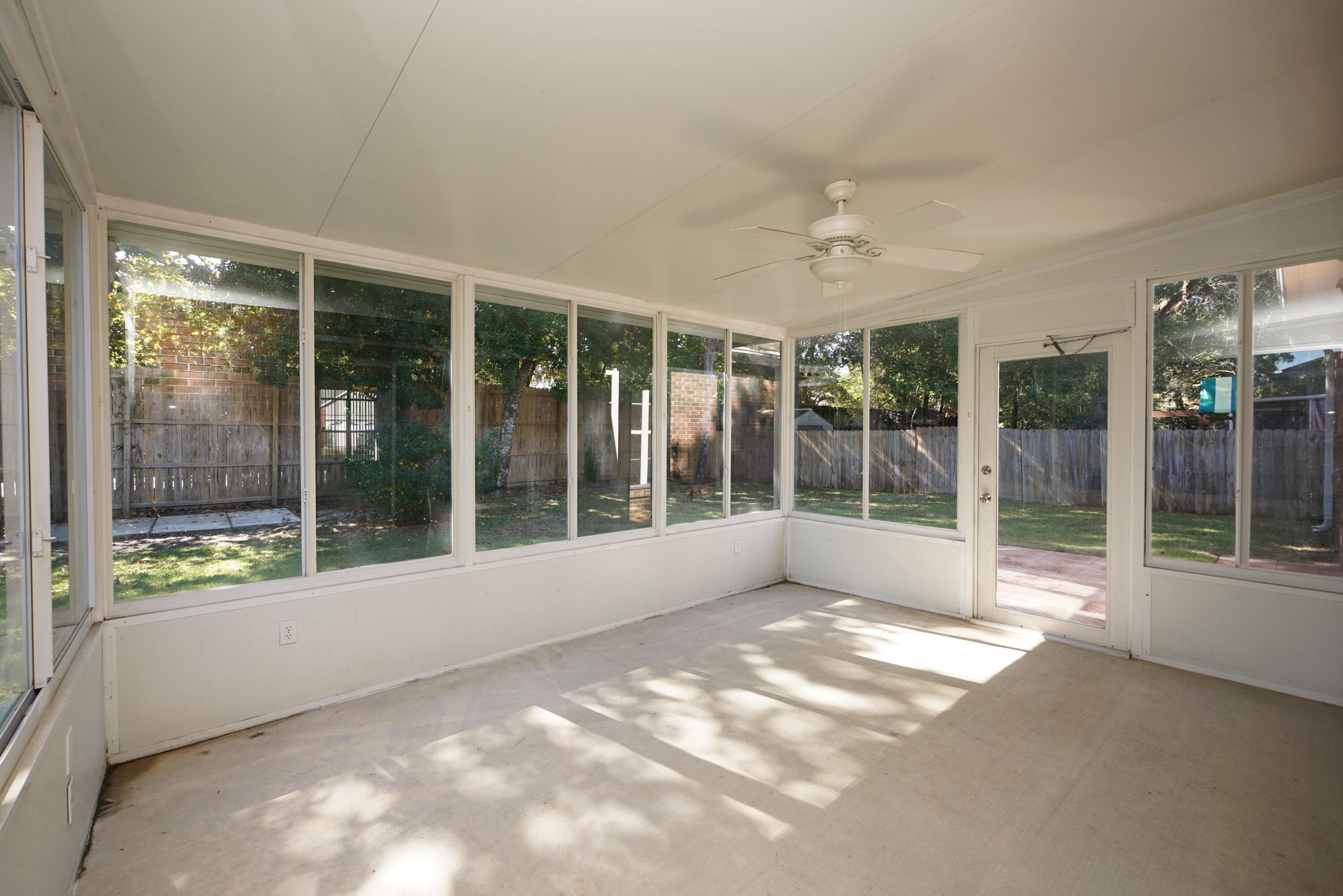 4505 Parkwood Square Niceville, FL 32578 - Photo 26 of 30 a view of room with window and a ceiling fan