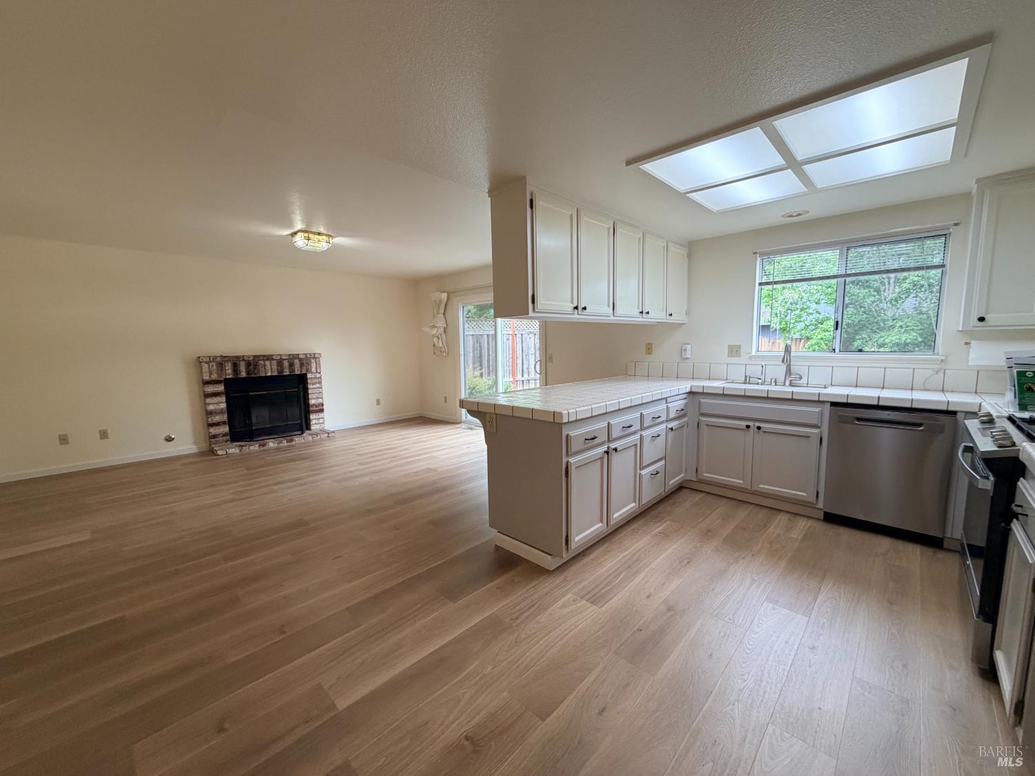 1195 Exeter Drive Santa Rosa, CA 95401 - Photo 8 of 28