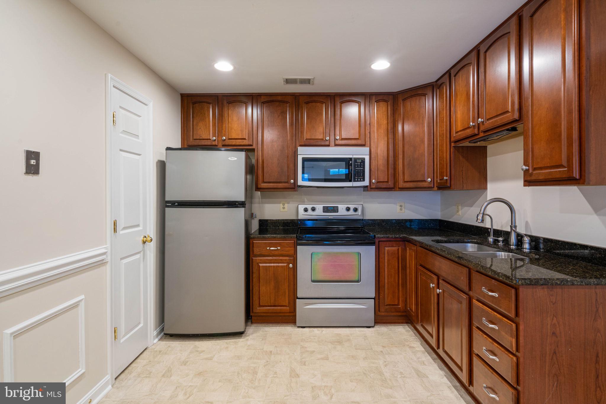 11002 Park Ridge Road Fredericksburg, VA 22408 - Photo 4 of 51 2nd full kitchen in basement
