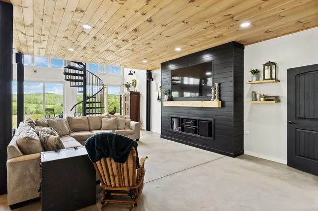 $799,000 | 13128 Highway 49, Erin, TN 37061